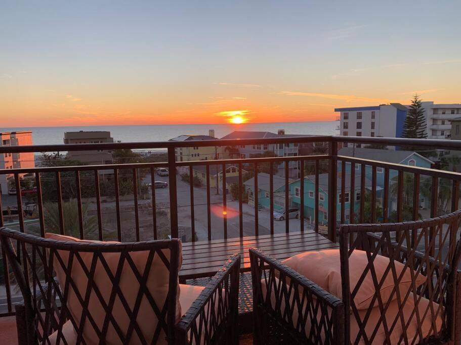 Gulf Coast Gold Private Condo - 2Bed, 2Bath, Sleep 6, Across Street From Beach, Balcony Views Of Sunsets, Beach & Gulf, Pool, Gym 圣徒皮特海滩 外观 照片