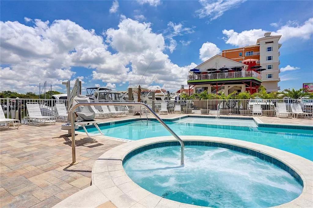 Gulf Coast Gold Private Condo - 2Bed, 2Bath, Sleep 6, Across Street From Beach, Balcony Views Of Sunsets, Beach & Gulf, Pool, Gym 圣徒皮特海滩 外观 照片